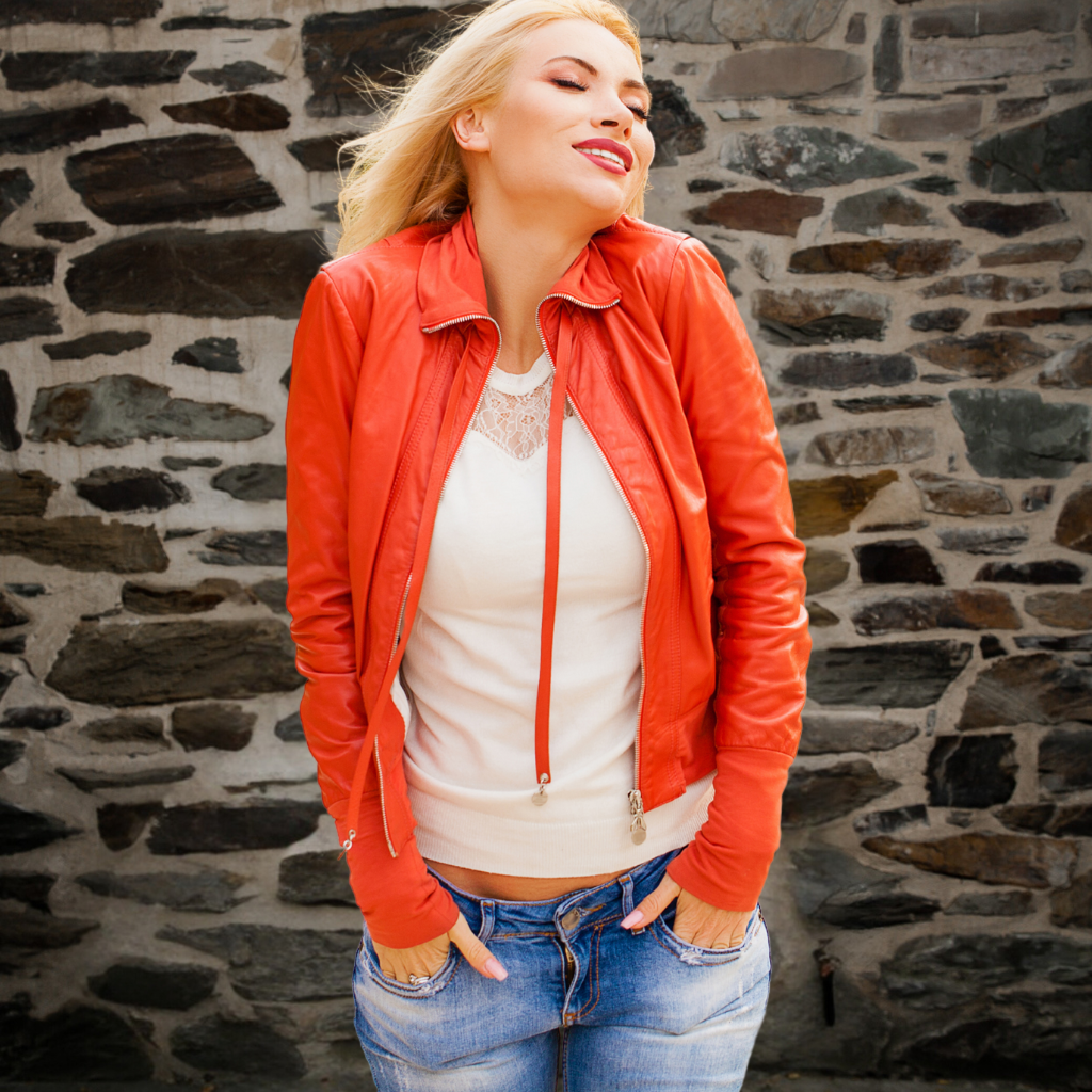 Women&#39;s Leather Bomber Jacket - Sienna